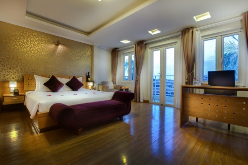 ROOMS & SUITE